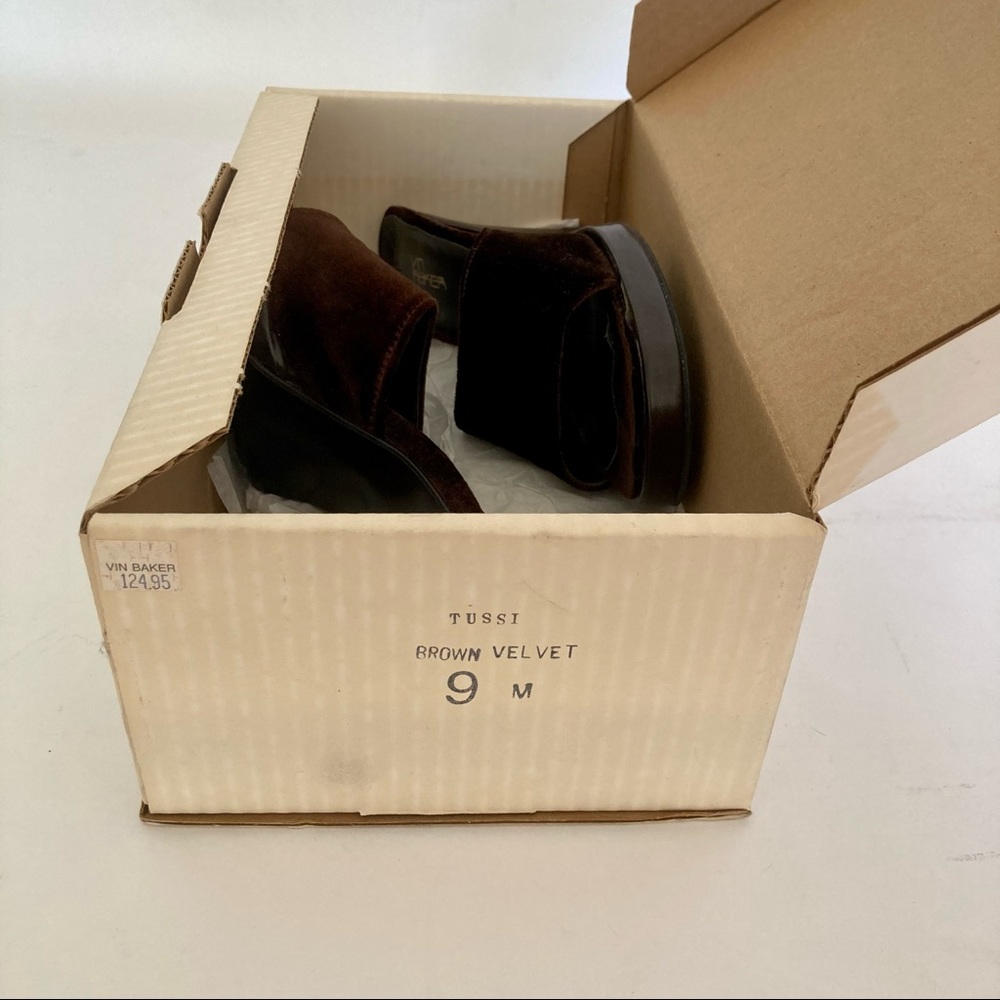 Vintage 90’s Chocolate Brown🤎Velvet Heels - Picture 5 of 6